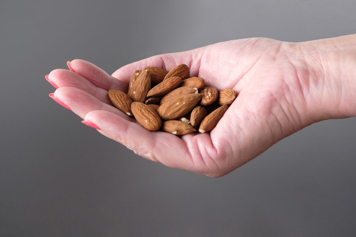 Amandes dans le creux de la main