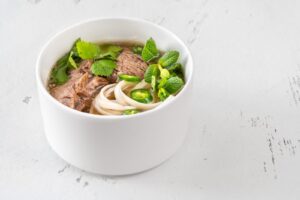 Bol de pho au bœuf vietnamien