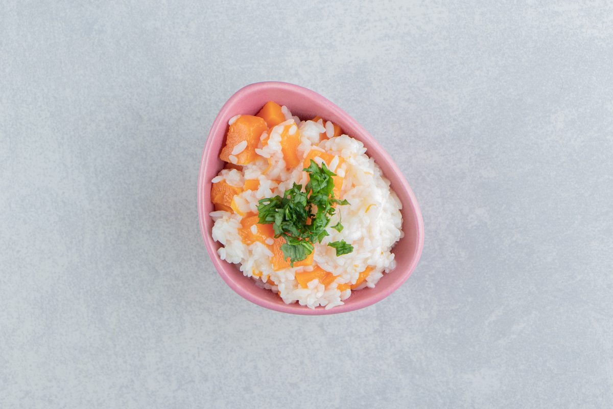 Bowl of white rice with carrots and parsley, a gentle meal for the gut