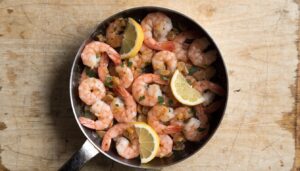 Sautéed prawns with garlic and lemon