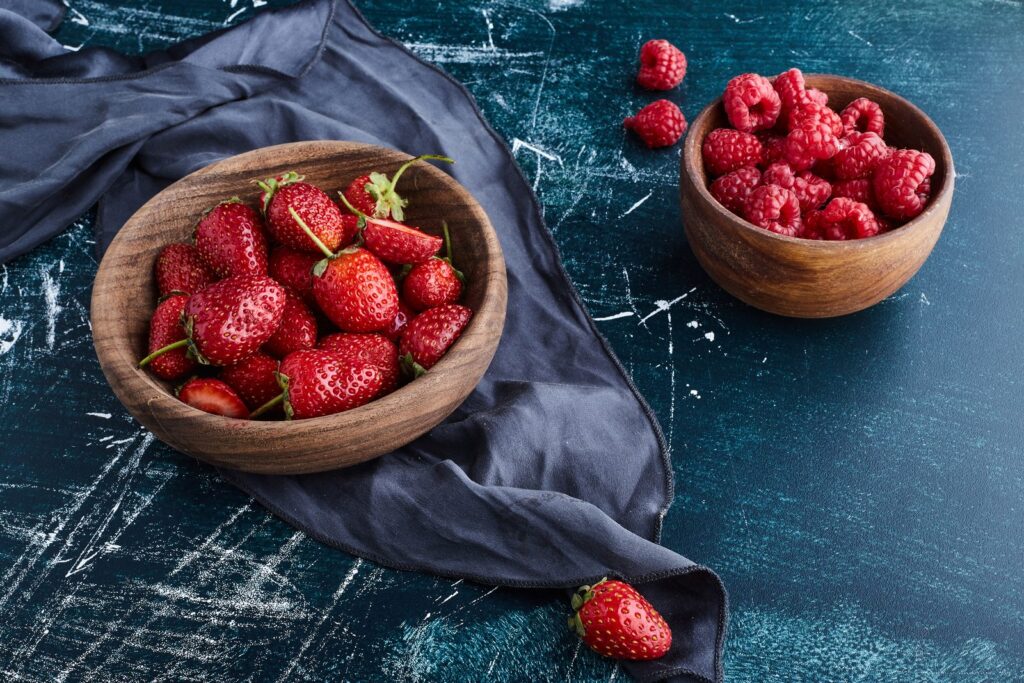 Strawberries and raspberries, low-sugar fruits