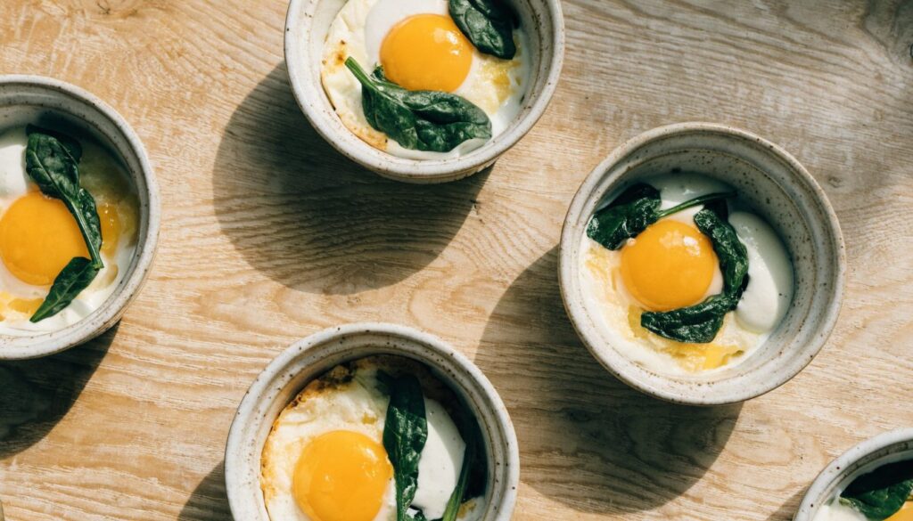 Baked eggs with spinach