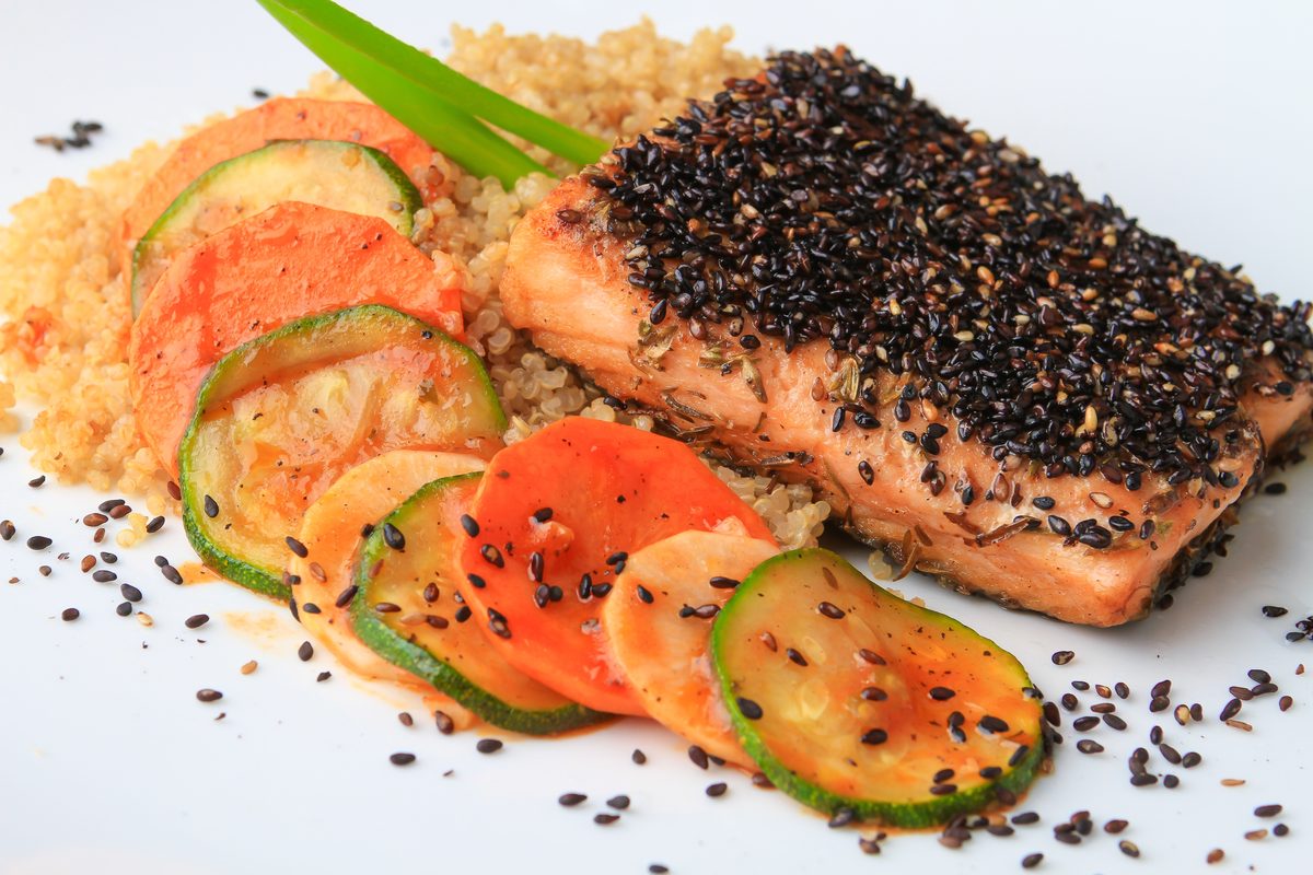 Sesame-crusted salmon fillet with vegetables and grains