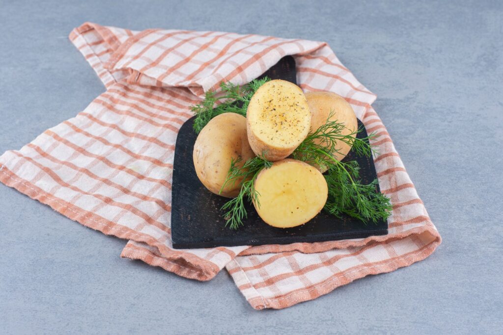Boiled new potatoes with dill