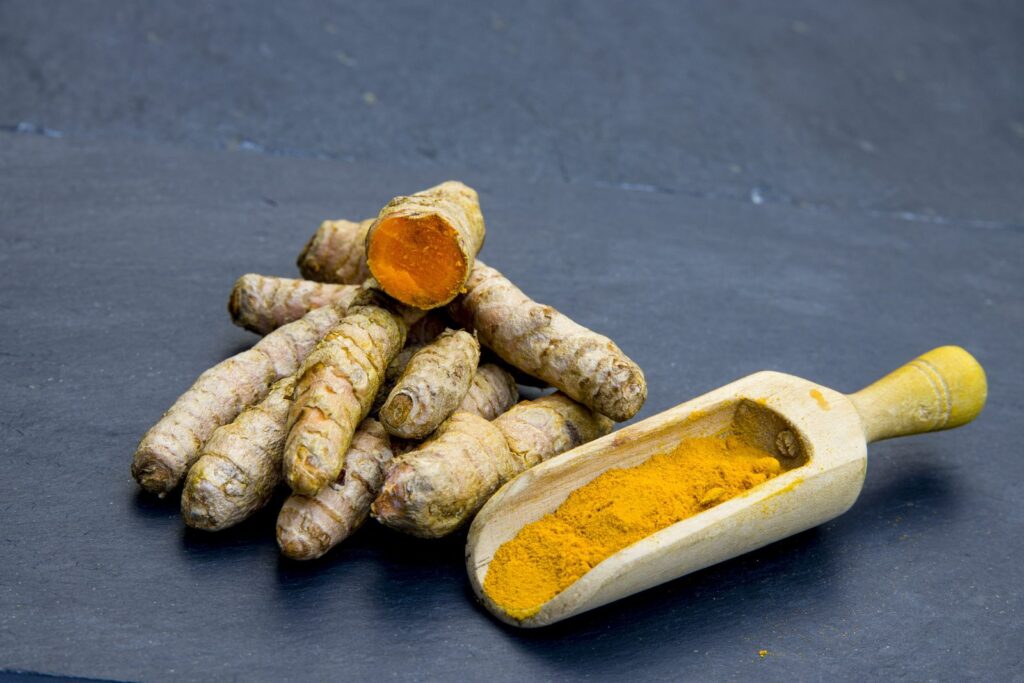 Turmeric roots and powder