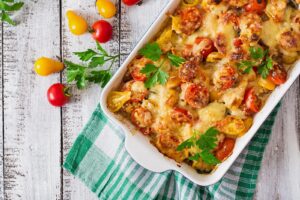 Gratin de courgettes, champignons et tomates cerises gratiné au four