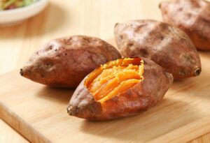 Patate douce au four avec la peau