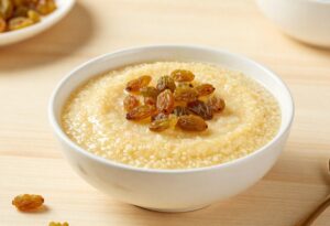 Semolina pudding with raisins