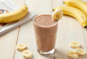 Shake de récupération banane-cacao