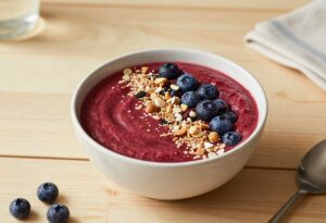 Smoothie bowl aux fruits rouges