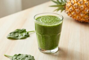 Smoothie vert épinards et ananas