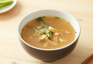 Soupe miso aux légumes