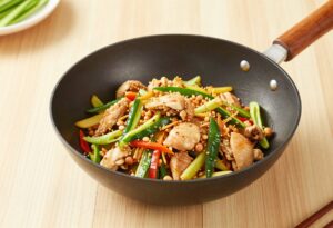 Chicken and crunchy vegetable stir-fry